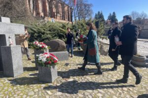 16.03.2025. Sandomierz. Pomnik ofiar wojennych. Uroczystości upamiętniające ofiary terroru niemieckiego z czasu II wojny światowej / Fot. Grażyna Szlęzak - Radio Kielce