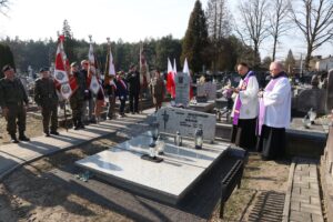 Kilkadziesiąt lat miejsce jego pochówku było nieznane. W Bliżynie poświęcono grób żołnierza AK