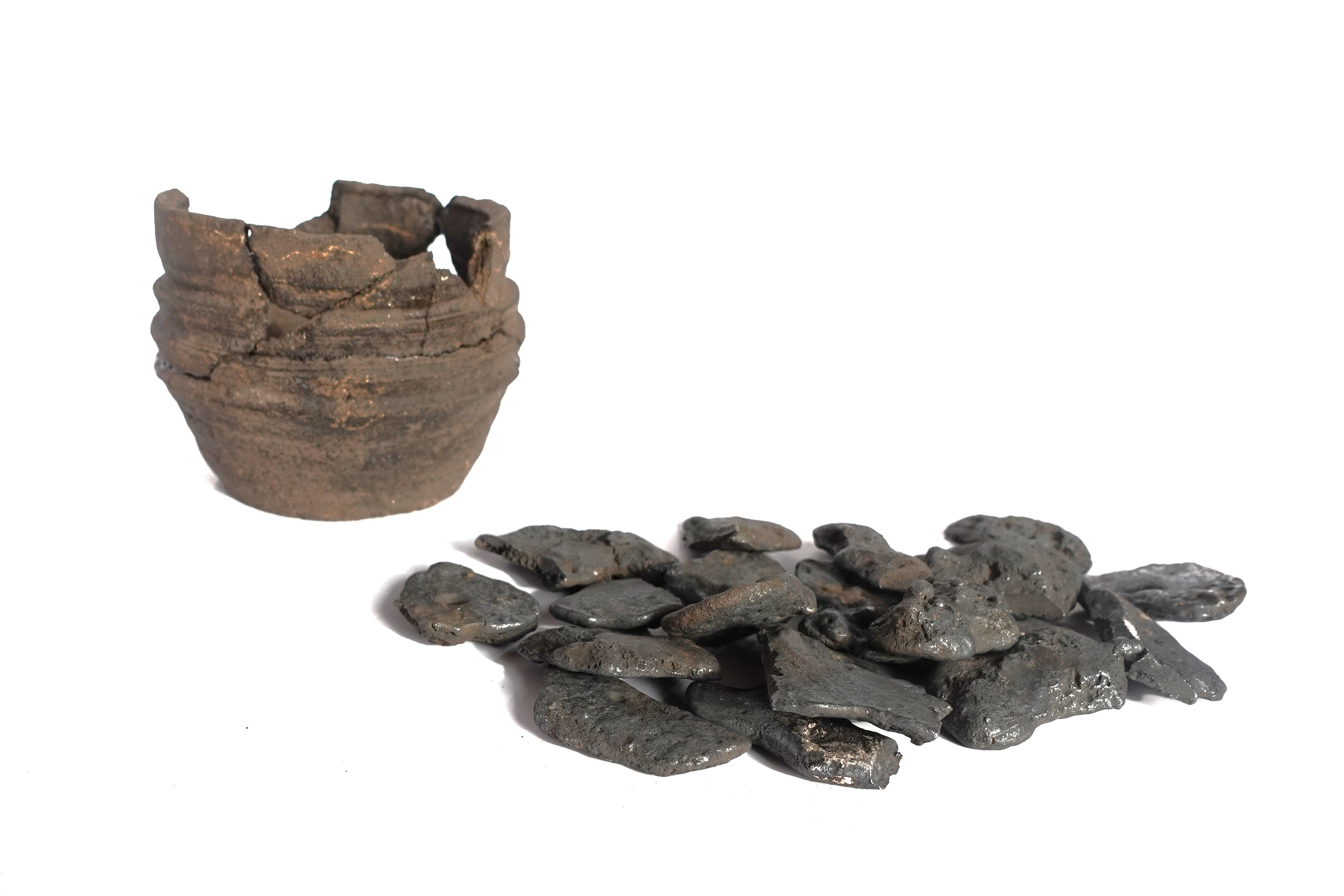 Przy remoncie drogi znaleziono prawie kilogram srebra