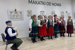 Ciekoty. Centrum Edukacji i Kultury „Szklany Dom” w Ciekotach. Wernisaż wystawy „Makatki od nowa” / Fot. Dorota Klusek - Radio Kielce