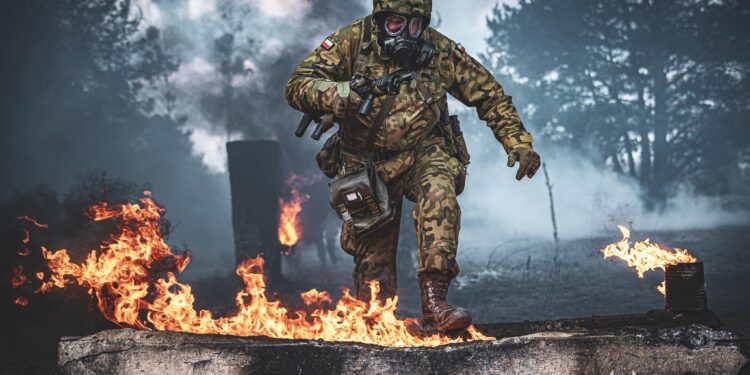 Płomienie, dym i sen w namiotach. Poligonowa codzienność