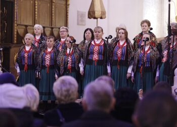 Najpiękniejsze pieśni pokutne i pasyjne zabrzmiały na Świętym Krzyżu