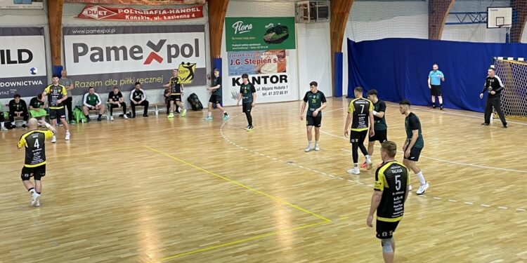 08.03.2025. Końskie. I liga piłki ręcznej: KSSPR Końskie - Grunwald Ruda Śląska / Fot. Kamil Król - Radio Kielce