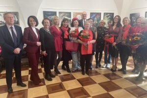 08.03.2025. Sandomierz. Wernisaż wystawy malarstwa Justyny Skrzypczak / Fot. Grażyna Szlęzak - Radio Kielce