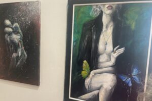 08.03.2025. Sandomierz. Wernisaż wystawy malarstwa Justyny Skrzypczak / Fot. Grażyna Szlęzak - Radio Kielce
