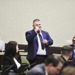 Korona Kielce sprzedana - Radio Kielce 06.03.2025. Kielce. Sesja rady miasta. Na zdjęciu Łukasz Maciejczyk. / Fot. Jarosław Kubalski - Radio Kielce