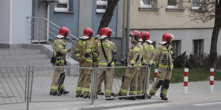 Ewakuacja w kieleckiej szkole. Na adres sekretariatu przyszedł niepokojący mail