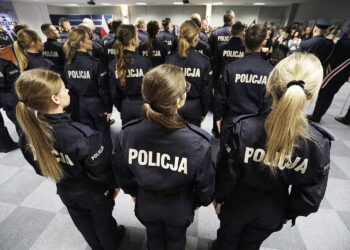 24 lipca policja obchodzi swoje święto. Kim jest statystyczny funkcjonariusz?