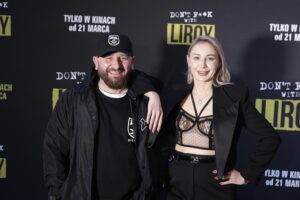 11.03.2025. Kielce. Kino Moskwa. Prapremiera filmu dokumentalnego „Don't f**k with Liroy”, opowiadającego m.in. o drodze Piotra Liroya-Marca do muzycznego sukcesu / Fot. Jarosław Kubalski – Radio Kielce