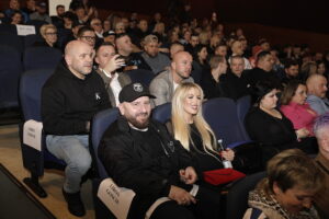 11.03.2025. Kielce. Kino Moskwa. Prapremiera filmu dokumentalnego „Don't f**k with Liroy”, opowiadającego m.in. o drodze Piotra Liroya-Marca do muzycznego sukcesu / Fot. Jarosław Kubalski – Radio Kielce