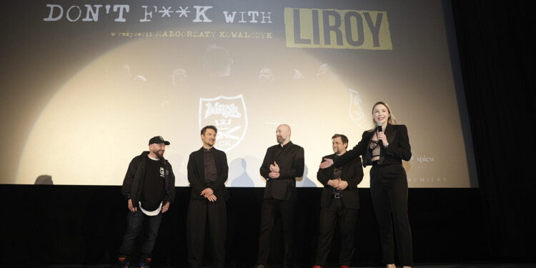 11.03.2025. Kielce. Kino Moskwa. Prapremiera filmu dokumentalnego „Don't f**k with Liroy”, opowiadającego m.in. o drodze Piotra Liroya-Marca do muzycznego sukcesu / Fot. Jarosław Kubalski – Radio Kielce