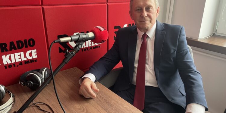 Na zdjęciu: Andrzej Bolewski - prezes Spółdzielni Budownictwa Mieszkaniowego „Sandomierz”, przewodniczący Rady Miasta / Fot. Grażyna Szlęzak - Radio Kielce