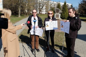 21.03.2025. Kielce. Konferencja prasowa osób z niepełnosprawnościami w ramach protestu przeciwko budowie kieleckiego odcinka S74. / Fot. Jarosław Kubalski - Radio Kielce