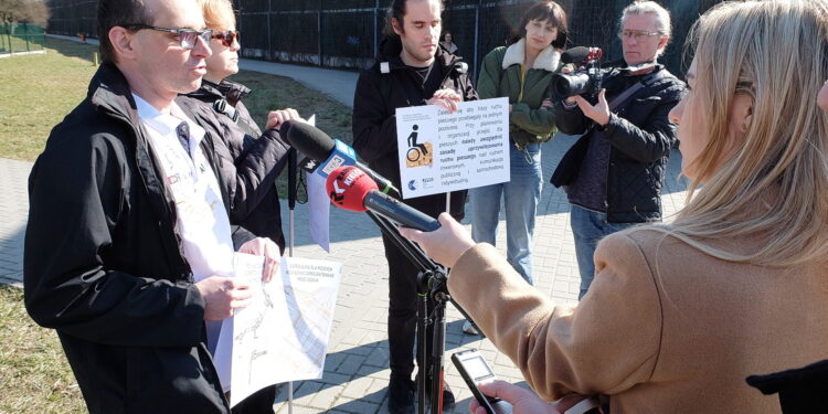 Niepełnosprawni protestują przeciwko ekspresówce przez miasto