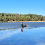 Strażacy uratowali psa, pod którym załamał się lód - Radio Kielce