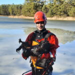 Strażacy uratowali psa pod którym załamał się lód