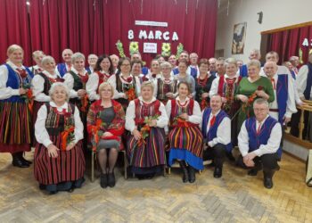 Zespół Pieśni i Tańca „Piekoszowianie” świętował Dzień Kobiet - Radio Kielce
