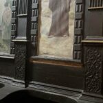 Zabytkowe stalle w kościele pw. św. Bartłomieja Apostoła w Chęcinach / źródło: checiny.pl