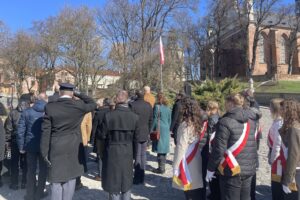 16.03.2025. Sandomierz. Pomnik ofiar wojennych. Uroczystości upamiętniające ofiary terroru niemieckiego z czasu II wojny światowej / Fot. Grażyna Szlęzak - Radio Kielce