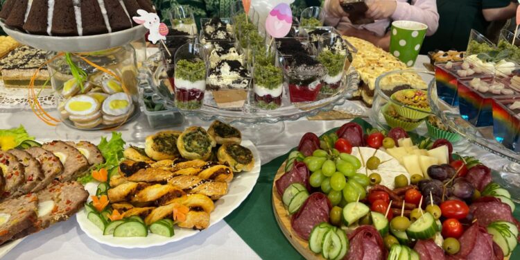 Dietetyk radzi na święta - Radio Kielce 06.04.2025. Klimontów. Miejsko-Gminne Śniadanie Wielkanocne / Fot. Grażyna Szlęzak - Radio Kielce