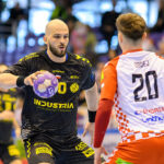 Chrobry wysoko pokonany. Industria wiceliderem tabeli po sezonie zasadniczym - Radio Kielce 05.04.2025.Głogów. Mecz 26. Kolejki Ekstraklasy piłkarzy ręcznych - KGHM Chrobry Głogów – Industria Kielce / Fot. PAP/Przemysław Karolczuk