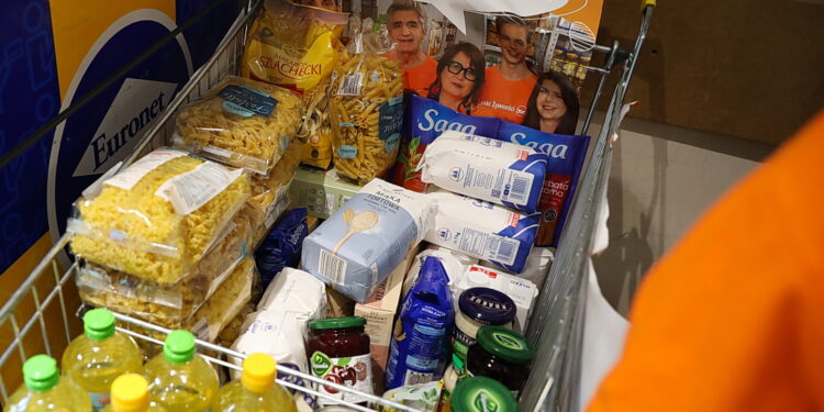 05.04.2025. Kielce. Wielkanocna zbiórka żywności / Fot. Wiktor Taszłow - Radio Kielce