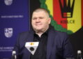 11.04.2025. Kielce. Przekazanie Koronie Kielce środków na rzecz promocji regionu. Na zdjęciu: Łukasz Maciejczyk - prezes i właściciel Korony Kielce / Fot. Wiktor Taszłow - Radio Kielce