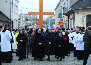 15.04.2025. Kielce. Droga Krzyżowa / Fot. Wiktor Taszłow - Radio Kielce