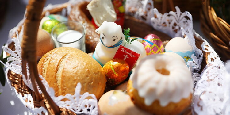 19.04.2025. Ciekoty. Poświęcenie pokarmów na Żeromszczyźnie / Fot. Wiktor Taszłow - Radio Kielce