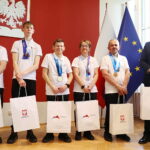 03.04.2025. Kielce. Spotkanie medalistów XII Światowych Zimowych Igrzysk Olimpiad Specjalnych w Turynie z wojewodą świętokrzyskim / Fot. Wiktor Taszłow - Radio Kielce