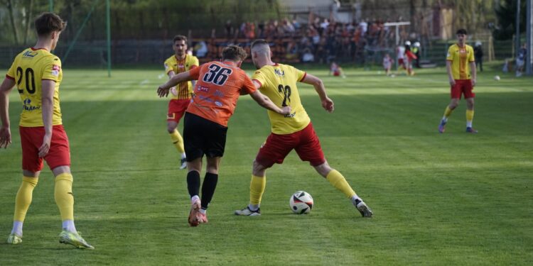 Derby regionu w III lidze. KSZO musi wygrać, Star może