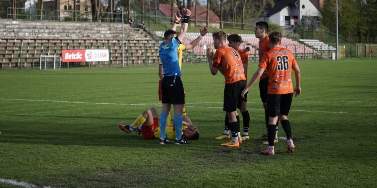 17.04.2025. Kielce. Mecz Korona II Kielce - KSZO 1929 Ostrowiec Świętokrzyski / Fot. Adrian Karwat - Radio Kielce