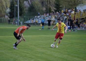 Derby w Kielcach, ale punkty pojechały do Ostrowca