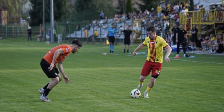 Derby w Kielcach, ale punkty pojechały do Ostrowca