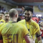 13.04.2025. Kalisz. Finał Pucharu Polski Industria Kielce - ORLEN Wisła Płock. Ceremonia wręczania medali i pucharu oraz radość zawodników Industrii Kielce / Jarosław Kubalski - Radio Kielce