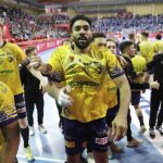 13.04.2025. Kalisz. Finał Pucharu Polski Industria Kielce - ORLEN Wisła Płock. Ceremonia wręczania medali i pucharu oraz radość zawodników Industrii Kielce / Jarosław Kubalski - Radio Kielce