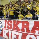 13.04.2025. Kalisz. Finał Pucharu Polski Industria Kielce - ORLEN Wisła Płock. Ceremonia wręczania medali i pucharu oraz radość zawodników Industrii Kielce / Jarosław Kubalski - Radio Kielce