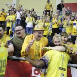 13.04.2025. Kalisz. Finał Pucharu Polski Industria Kielce - ORLEN Wisła Płock. Ceremonia wręczania medali i pucharu oraz radość zawodników Industrii Kielce / Jarosław Kubalski - Radio Kielce