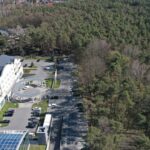 08.04.2025. Kielce. Okolice al. Na Stadion i ul. Szczepaniaka. Na działkach przekazanych Hotelowi Binkowski powstanie parking dla 150 pojazdów / Fot. Jarosław Kubalski – Radio Kielce