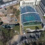 08.04.2025. Kielce. Okolice al. Na Stadion i ul. Szczepaniaka. Na działkach przekazanych Hotelowi Binkowski powstanie parking dla 150 pojazdów / Fot. Jarosław Kubalski – Radio Kielce
