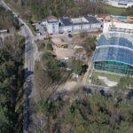 08.04.2025. Kielce. Okolice al. Na Stadion i ul. Szczepaniaka. Na działkach przekazanych Hotelowi Binkowski powstanie parking dla 150 pojazdów / Fot. Jarosław Kubalski – Radio Kielce