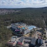 08.04.2025. Kielce. Okolice al. Na Stadion i ul. Szczepaniaka. Na działkach przekazanych Hotelowi Binkowski powstanie parking dla 150 pojazdów / Fot. Jarosław Kubalski – Radio Kielce