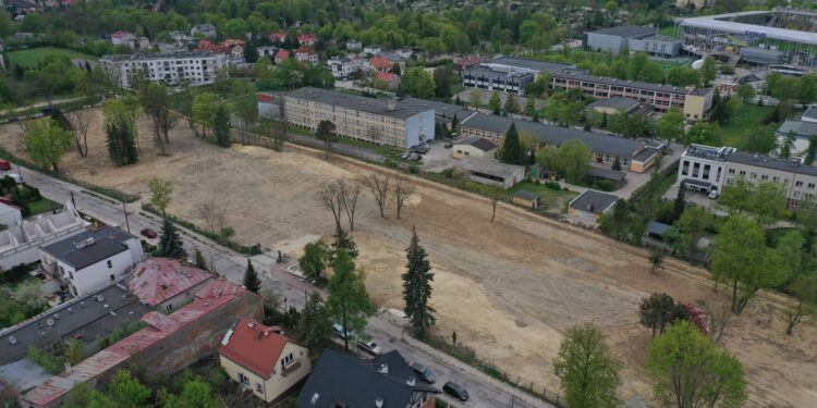 Działki po „szpitaliku” dla wojska? Tak, ale nie za darmo