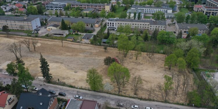 Zarząd województwa chce sprzedać teren w centrum Kielc - Radio Kielce Zarząd województwa chce sprzedać teren w centrum Kielc