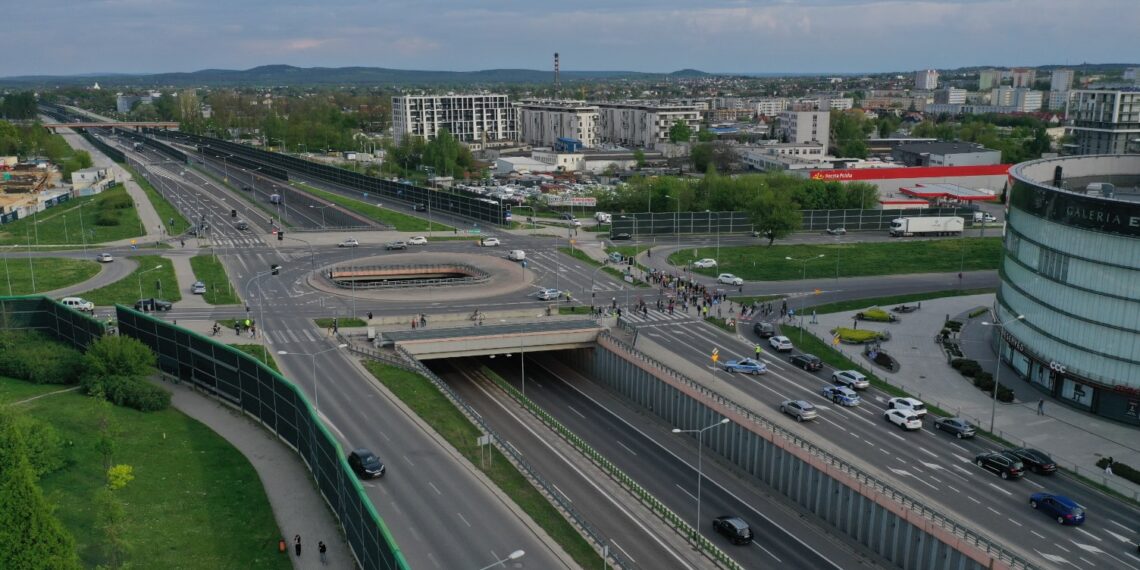 Pierwsze zmiany w ruchu - zaczyna się przygotowanie do budowy S74 w Kielcach
