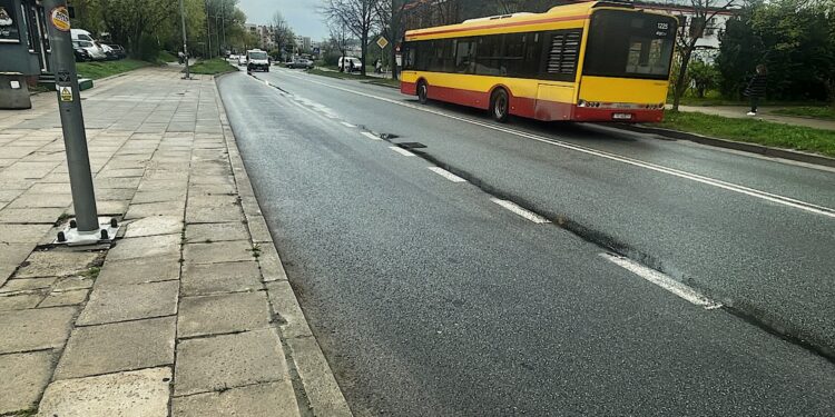 Droga dla rowerów czy szeroka jezdnia?