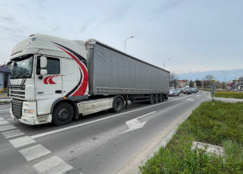 Policjanci zatrzymują coraz więcej kierowców ciężarówek - Radio Kielce TIR, ciężarówka / Fot. Wiktor Taszłow - Radio Kielce