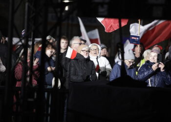 11.04.2025. Końskie. Debata organizowana przez TV Republika na rynku w Końskich. W debacie uczestniczyli kandydaci na prezydenta: popierany przez PiS Karol Nawrocki, kandydat Trzeciej Drogi Szymon Hołownia, Marek Jakubiak (Wolni Republikanie) i Krzysztof Stanowski oraz Joanna Senyszyn / Fot. Jarosław Kubalski – Radio Kielce