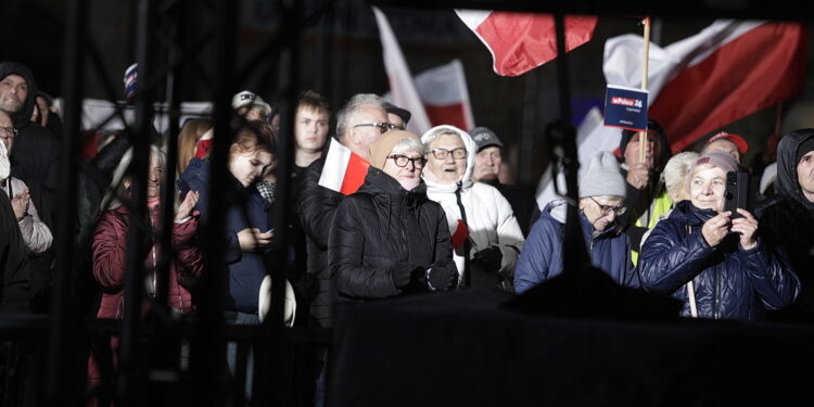 11.04.2025. Końskie. Debata organizowana przez TV Republika na rynku w Końskich. W debacie uczestniczyli kandydaci na prezydenta: popierany przez PiS Karol Nawrocki, kandydat Trzeciej Drogi Szymon Hołownia, Marek Jakubiak (Wolni Republikanie) i Krzysztof Stanowski oraz Joanna Senyszyn / Fot. Jarosław Kubalski – Radio Kielce