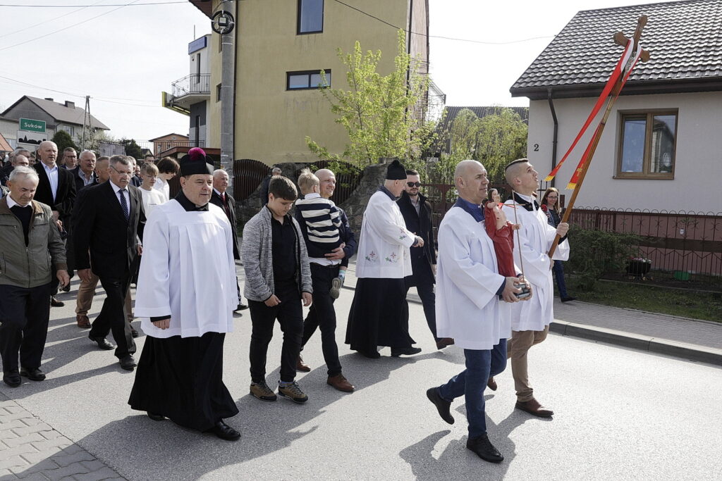 Mężczyźni wyruszą z figurą Zmartwychwstałego w 10-kilometrową procesję - Radio Kielce